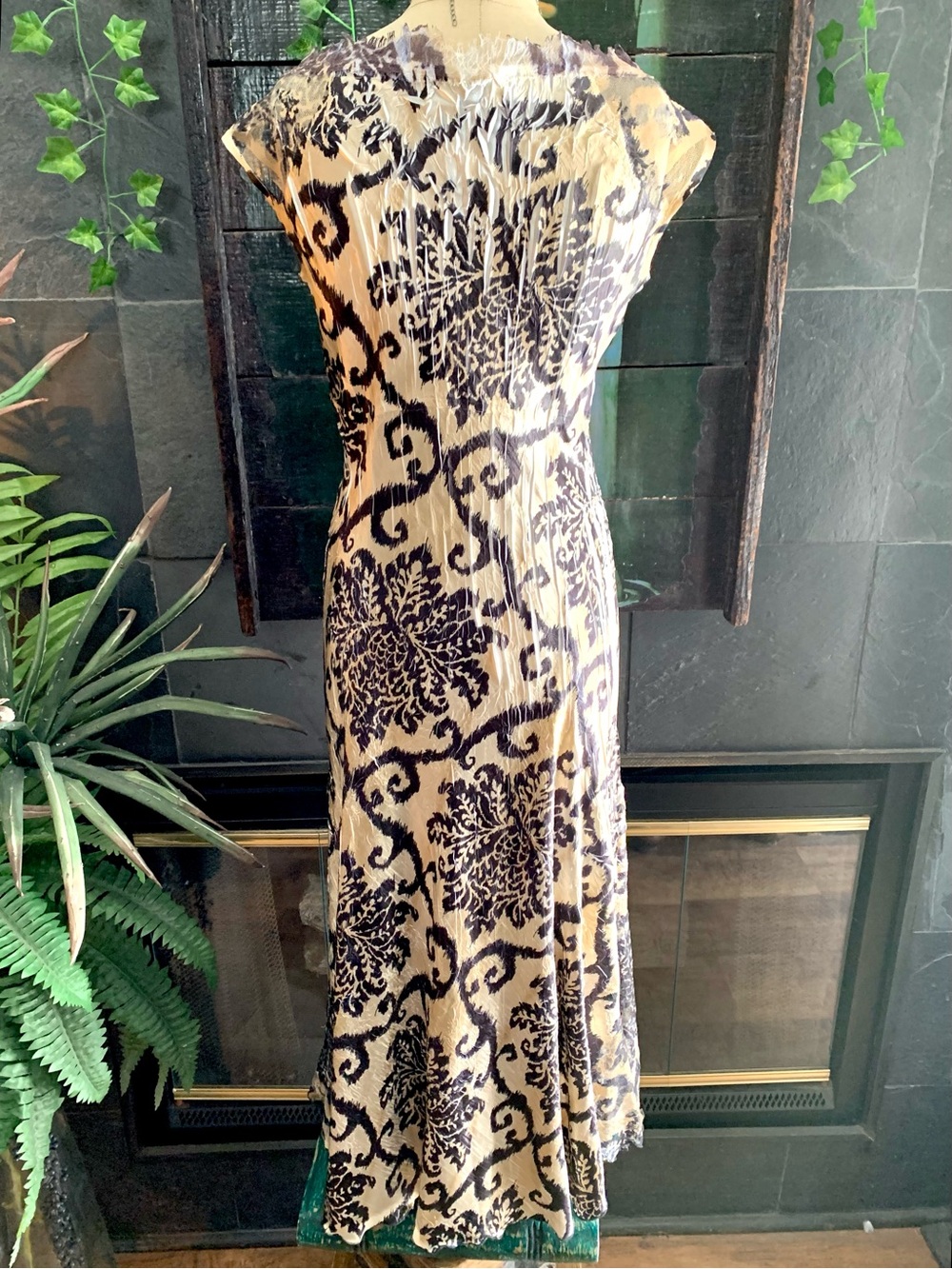 Komarov Maxi Dress 1930s Style Damask
Scroll Crinkle Cocktail Gown Black/Tan- M - Picture 8 of 15